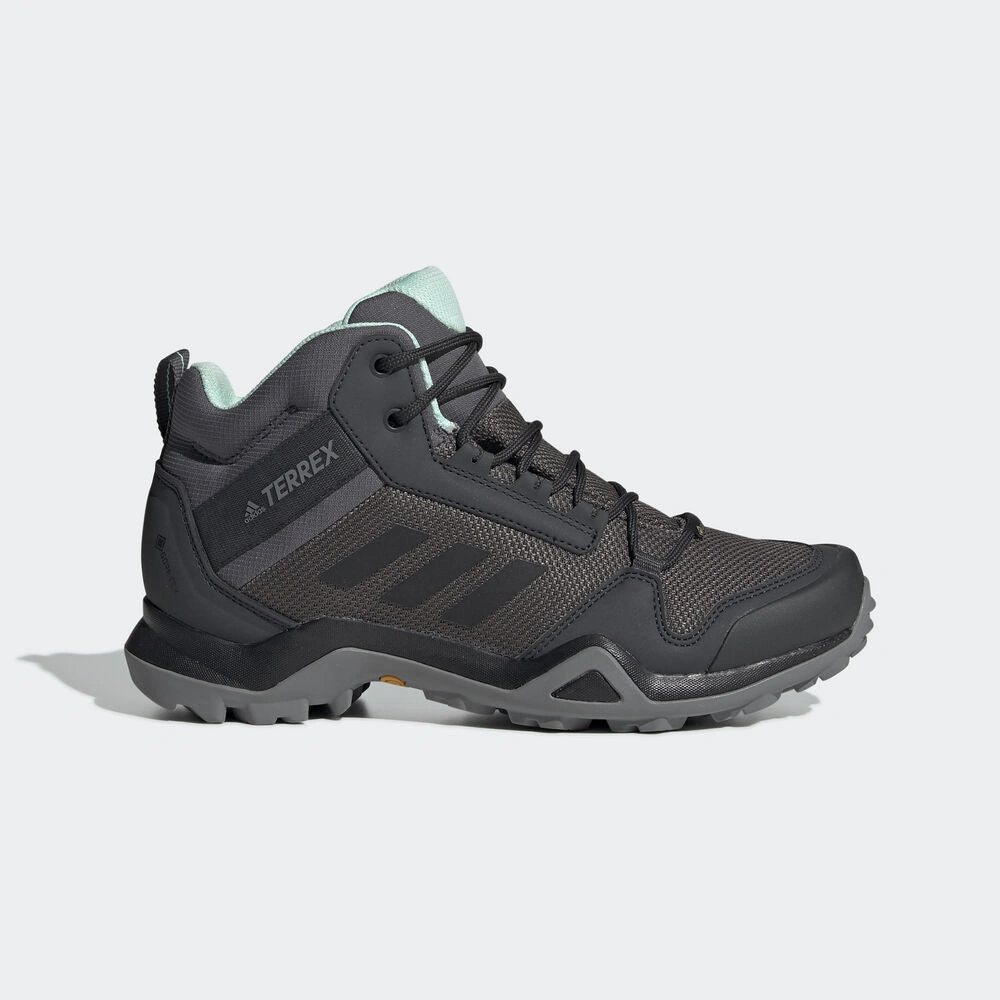 Adidas Terrex AX3 Mid GTX naisille: Valloita maasto tyylillä!
